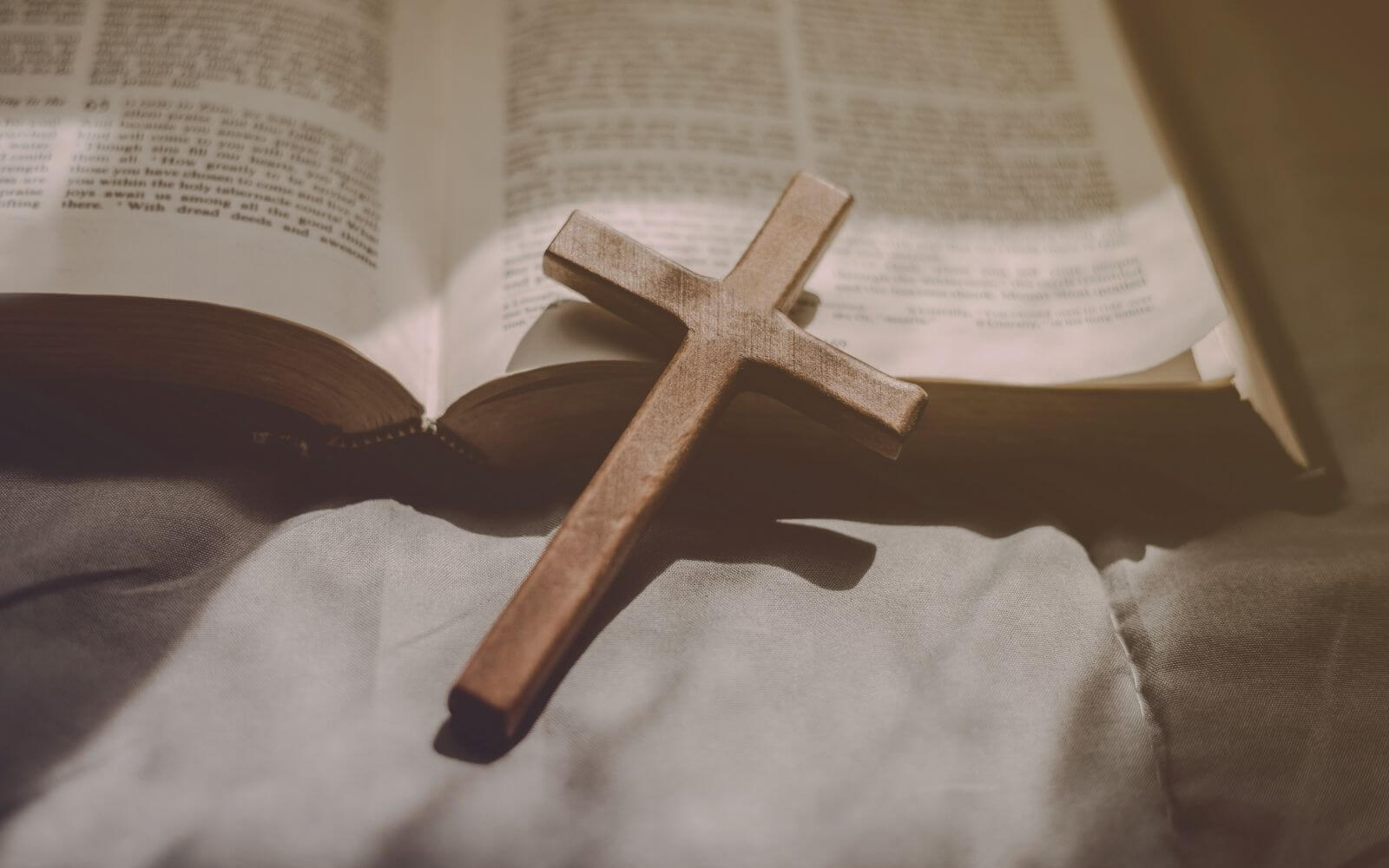 Christian Cross & Symbols - A Comprehensive Guide - Unspoken Elements